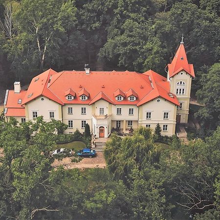Palac Kobylin Exteriér fotografie