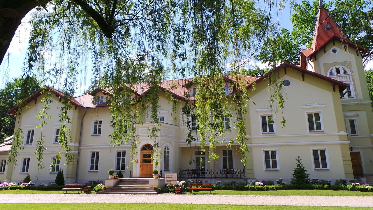 Palac Kobylin Exteriér fotografie